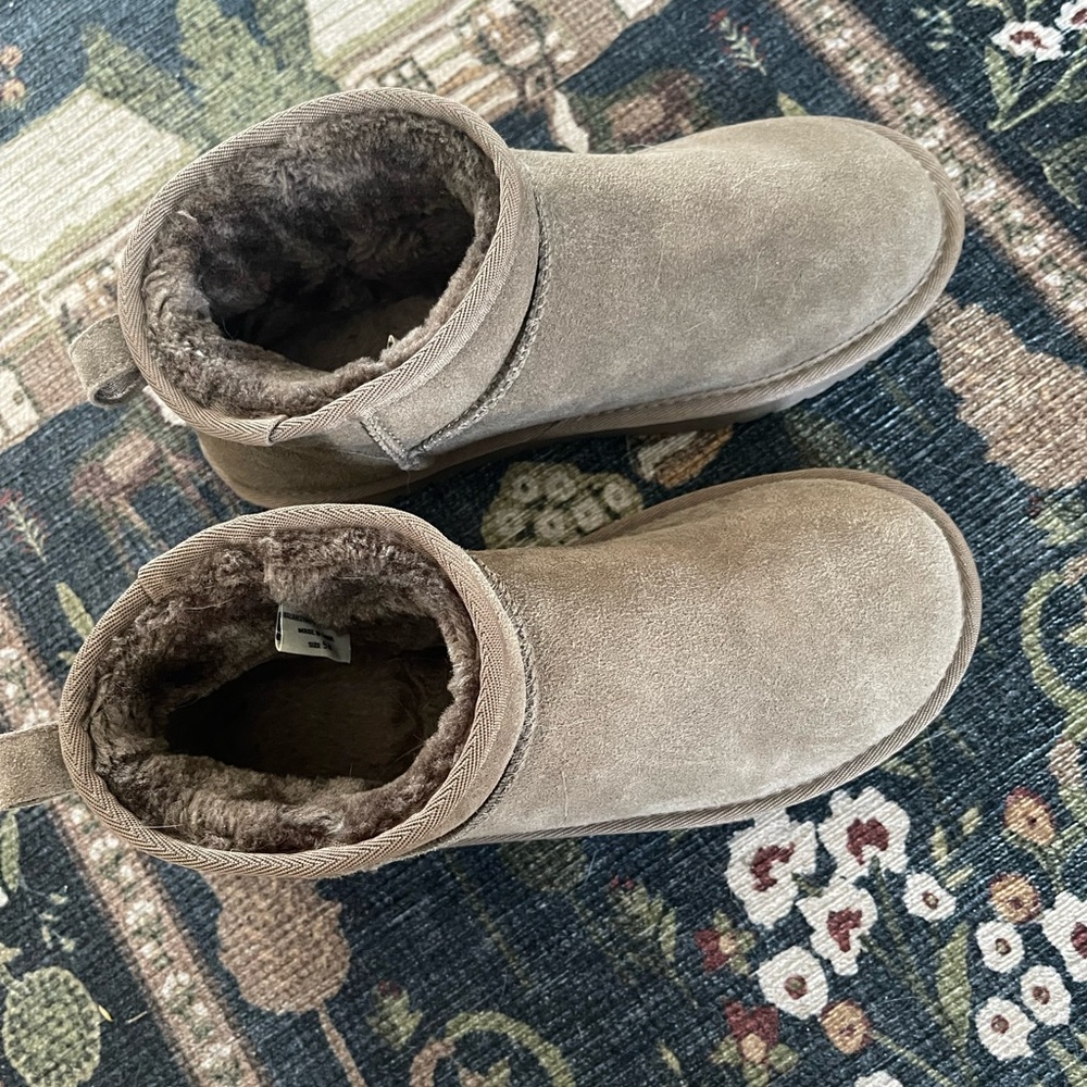 CUSHIONAIRE Genuine Suede Ankle Boots Taupe Faux Fur Size 9 - Picture 8 of 12